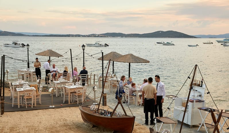 Eagles Villas-Armyra Restaurant beach_18052